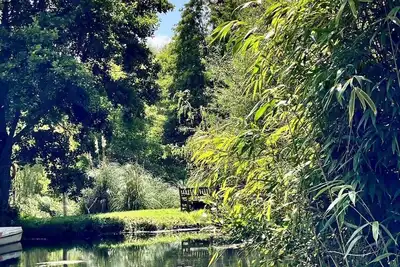 Image de Mill Farm Barn in Hampshire -Stunning Garden River