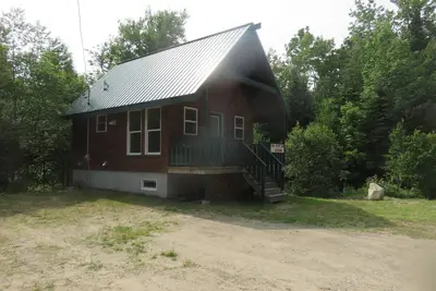 Well equipped 3-bedroom chalet in Andover Maine including  Ac, WiFi.