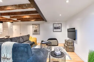 Image de Stunning Full-Floor Condo in Montreal's Old Port: Two Luxury Apartments combined