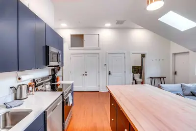 Image de Charming Hudson Getaway - Walkable Retreat w/ Hudson River & Catskills Views