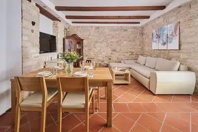 Image de Romantic stone house in the center of Umag next to the beach!