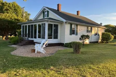 Image de 30+ Day Rental, 2b-1. 5ba Retreat, 1932 Cottage, Water Front, Quiet, WiFi