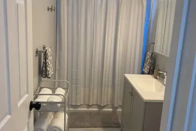 Image de Spacious 4-bedroom apartment with Ac, WiFi in phenomenal Boston