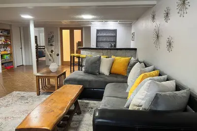 Image de 3-bedroom Guest Suite with Hot Tub in a serene neighborhood