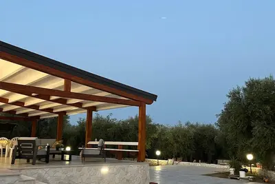 Image de Villa immersed in the green of the ancient olive trees of Gargano