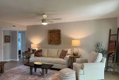 Image de 3 bedroom twin home 5 miles to beach, 2 miles to Camp Pendleton in Oceanside