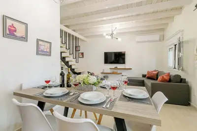 Image de S&K Luxure Maisonette - Elegant Stay in a Traditional Suburban Corfu Retreat