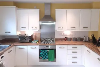 Image de Spacious 3-bedroom house -Wifi & private parking for 2 cars in charming Salford