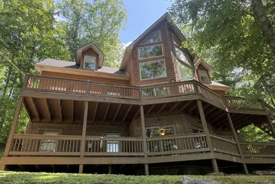 Image de Spacious & Bright Lake Cabin - pet friendly, 8 beds, boat ramp, WiFi