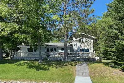 Image de Lake Avalon - Charming 4-bedroom, 2-Bathroom Lake House