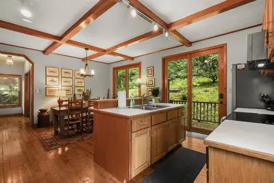 Image de Lush, Private, & Chic Blue Ridge Retreat with 2 Fireplaces- 3 Br - 2. 5 Ba