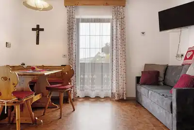 Image de Appartement \"Groß\" avec vue sur les montagnes, jardin partagé et Wi-Fi