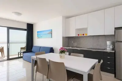 Appartement de vacances avec climatisation et balcon avec vue sur la lagune