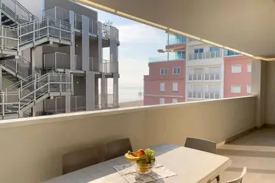 Image de Appartement de vacances avec climatisation et balcon avec vue sur la lagune