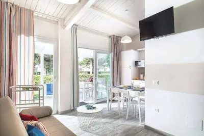 Image de Bungalow avec piscine extérieure