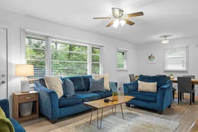 Image de 3br/2ba, 5 mi to Aquarium, attention to detail