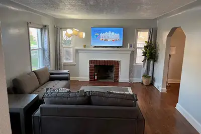 Image de Marvelous 3-bedroom house in cool Detroit with WiFi, Ac and other cool amenities