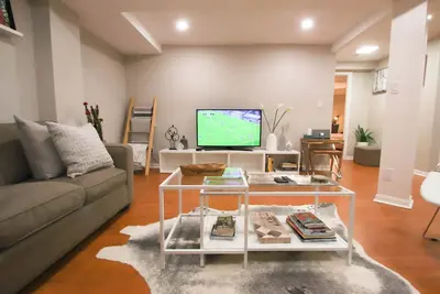 Image de Bright & Spacious Well-Appointed Apartment | Central Mississauga