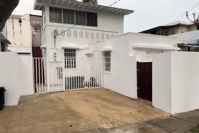 Image de Enjoy easy access to everything from this home base. A few steps from the beach.