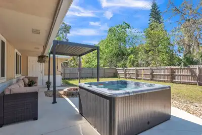 Image de Hot Tub, Fire Pit, Near the Beach!