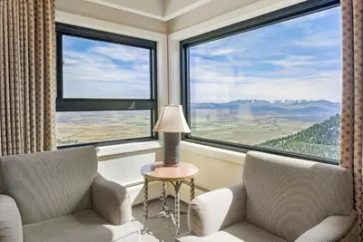 Adventure-Ready Villa: Indoor/Outdoor Pools & Bbq Deck, Fireplace & Hot Tubs