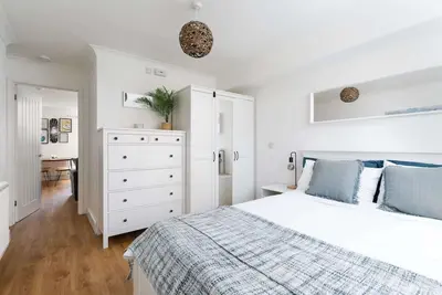 Image de Stylish Apartment, Garden with Beautiful Sea Views