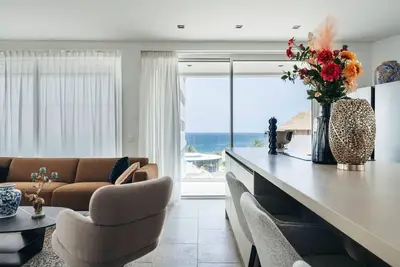 Image de Lux 3br Condo 2 Minutes to Mambo Beach by Bocobay