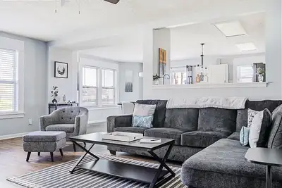Image de The Cozy Charcoal Cottage - w/Garage