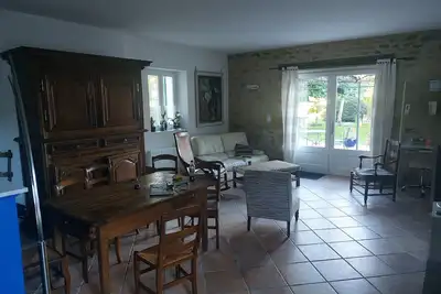 Image de Grande maison dans un village en bordure de forêt