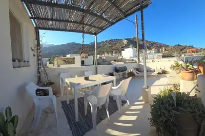Comfortable vacation home with roof terrace in the original part of Crete