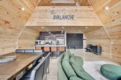 Image de The Avalanche A-Frame | Hot Tub | Lake Access