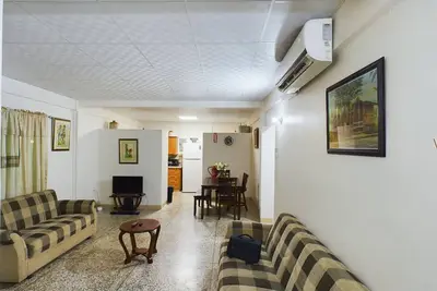 Image de Cozy 2-bedroom apartment in St. Ann's. Fully Air-Conditioned with WiFi