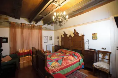 The Way Of The Cribs Bed And Breakfast right in the historic center!