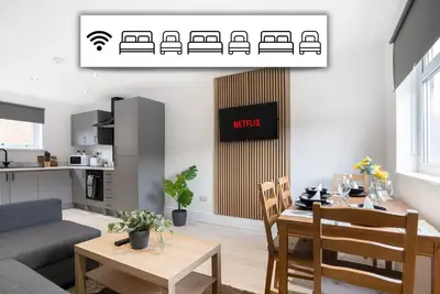 Image de 3 Bedroom House-Free Parking