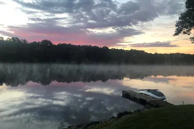 Image de 3 bedroom waterfront home. Stillwater Serenity, Saratoga Excitement.