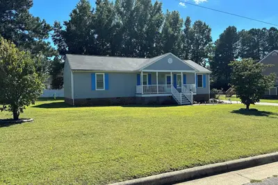 Image de Charming 4 bedroom 2 bathroom home in Prince George County.