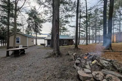 Image de Small Lakefront Cabin on Black Lake with Dock -can sleep 13