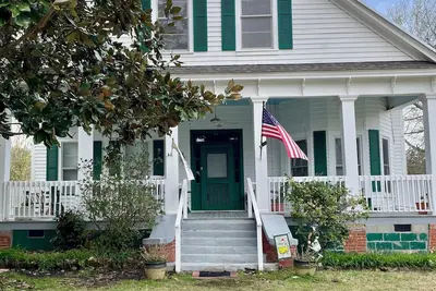 Image de “Down Home” - Charming Antebellum Farm House