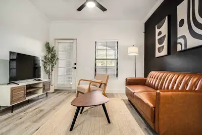 Image de Boulevard Stays Quiet Modern 1br Pickleball, Pool, Parking, Gym 07