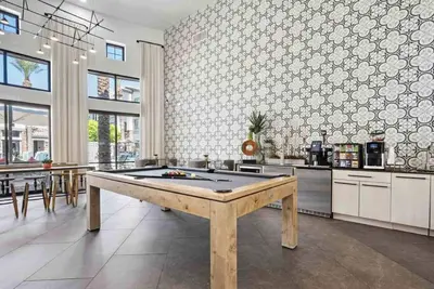 Image de Boulevard Stays Luxe 2br by Stadium Pool, Parking, Gym 02