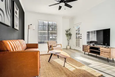 Image de Boulevard Stays 1br by Stadium Pool, Parking, Gym 02