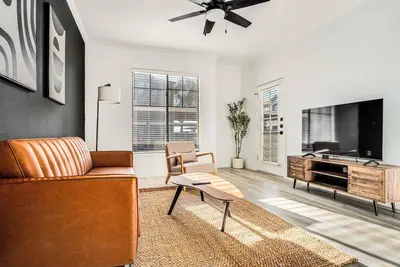 Image de Boulevard Stays 1br by Stadium Pool, Parking, Gym 03