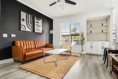 Image de Boulevard Stays 2br by Stadium Pool, Parking, Gym 06