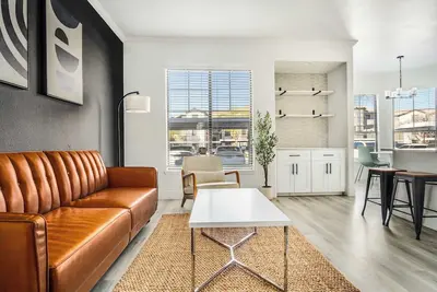 Image de Boulevard Stays 2br by Stadium Pool, Parking, Gym 08