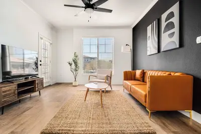 Image de Boulevard Stays 1br by Stadium Pool, Parking, Gym 09