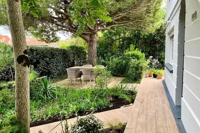 Image de 039 - Rez-de-chaussée d'une charmante villa  2**