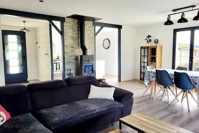Image de Maison entre forêt et mer