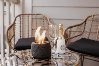Image de Kick back and relax in this calm, stylish space. The Battery-Truist Park
