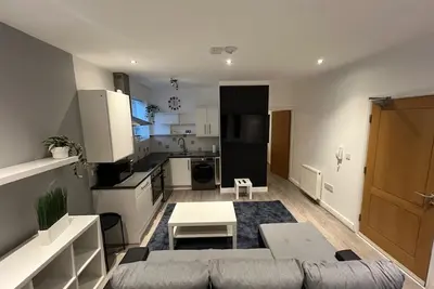 Image de Ground-Floor 1-Bedroom Apartment Near the Beach! 🌊🏡