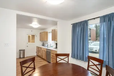 Image de Spacious 5-bedroom, 2 Level House in Downtown Anchorage